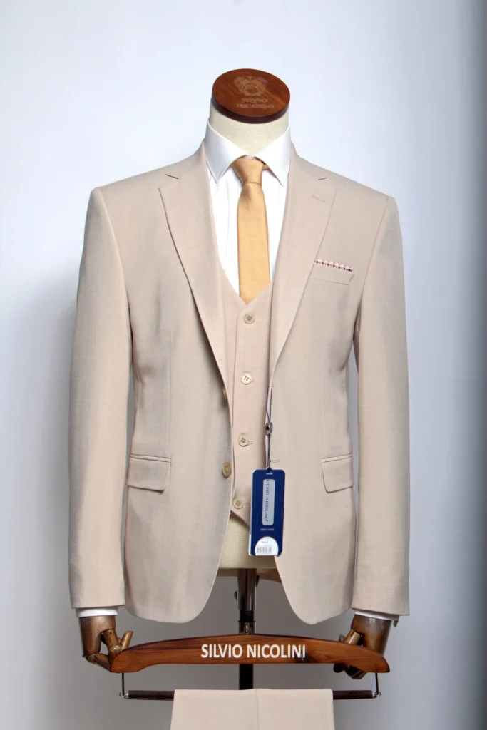 Мужской костюм "Грасс" бежевый тройка slim fit